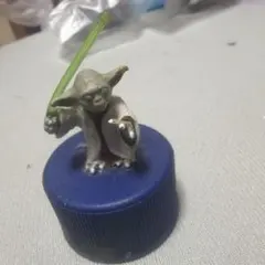 ヨーダ フィギュア ライトセーバー付き