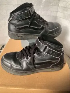 VANS ブラック ハイカットスニーカー