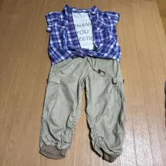 カーゴパンツとチェックシャツのセット