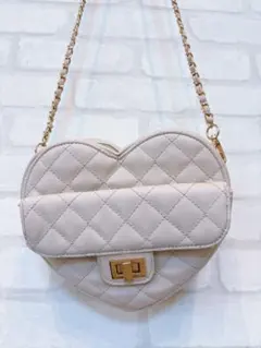 ハート型チェーンショルダーバッグ✳︎ 服or鞄or靴2点ご購入で安い方半額！