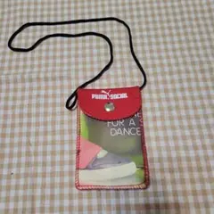 PUMA SOCIAL ネックストラップ付きポーチ レッド