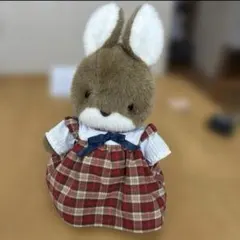 サンアロー ラッキー うさぎ ぬいぐるみ 赤チェックワンピースのサムネイル
