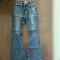 AZUL BY MOUSSY フレアデニムパンツ Mサイズのサムネイル