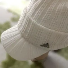 アディダス　ツバ付きニット帽