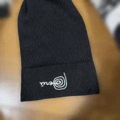 黒のロゴ刺繍ニット帽