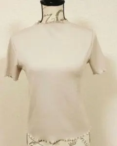 GU　ベージュ リブメローコンパクト半袖Tシャツ 　Мサイズ