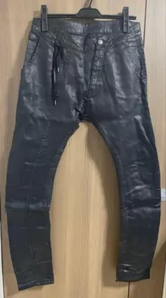 ブラックレザー スリムフィットパンツ