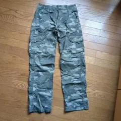 ユニクロ　迷彩柄カーゴパンツ 140サイズ　ロールアップ