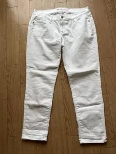Old Navy Boyfriend ホワイトデニムパンツのサムネイル