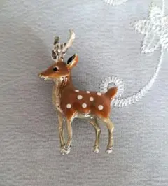 バンビ　ブローチ
