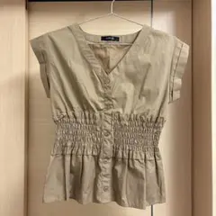 Avail ノースリーブ　ウエストシャーリングブラウス　ベージュ　M 春服　夏服のサムネイル