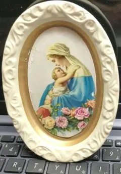 聖母マリア様と幼子イエス・キリスト聖母子像描かれたアンティーク調の壁掛けプレート