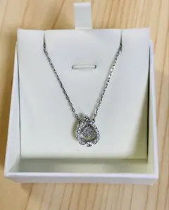スワロフスキー　Swarovski ペアスパークリング ペンダント ネックレス
