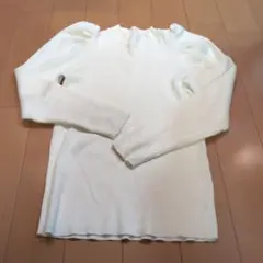 ホワイト リブ編み 長袖ニット フリルネック