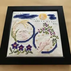 クロスステッチ刺繍作品 花と月のモチーフ