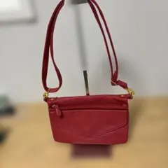レッド ショルダーバッグ フラップ付き