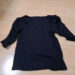 スクエアネック Tシャツ