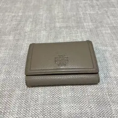 トリーバーチ　グレー レザー 三つ折り財布 エンボスロゴ