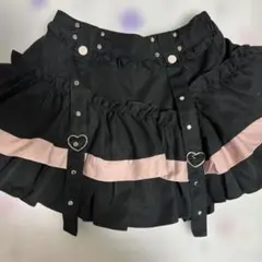 フリル付き黒とピンクのミニスカート