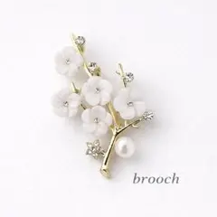 フラワーブローチ　ホワイト　卒業式　入学式　フォーマル　セレモニー　清楚　高見え