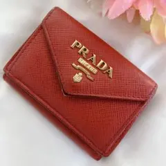 プラダ 折り財布 1MH021 サフィアーノ レザー レター型 FRID 赤