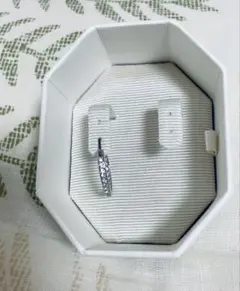 SWAROVSKI スワロフスキー 片耳 フープピアス クリスタル
