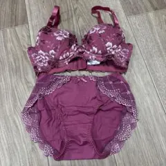未使用品　レース装飾 ローズピンクのブラジャーショーツセット C65