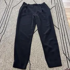 黒のスラックス センタープレス　UNIQLO