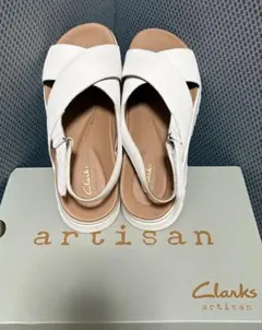 Clarks artisanサンダル　白　レディース　24センチのサムネイル
