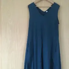 vネックワンピース