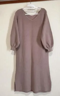 バルーンスリーブ Vネック ニットワンピース