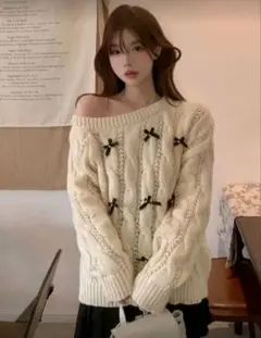 アイボリー ケーブルニット オフショルダーS 未着用　リボン　セーター