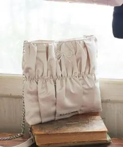 Maison de FLEURビジューリボンギャザーショルダーバッグ　アイボリー