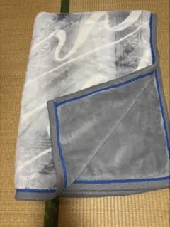 毛布 グレーと白のデザイン　２枚合わせ