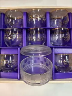 花柄装飾のグラスセット 8個と容器付き