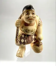 XZ22 根付 蔵出し 細密彫刻 在銘【山口】魚と人物 彫刻 印籠 - メルカリ