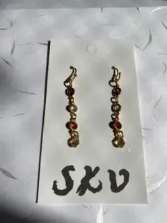 ハンドメイド 揺れるビジューピアス