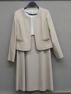 ベージュ ワンピーススーツ ジャケット付き