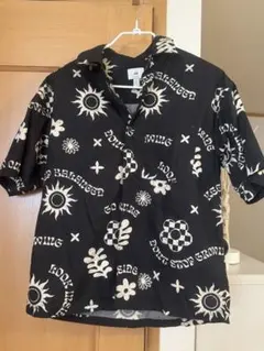 H&M 総柄 半袖シャツ ブラックのサムネイル