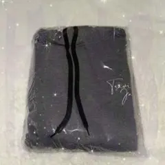 トラジャ フーディー