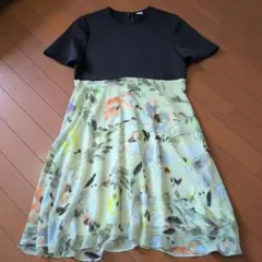aquagirlの黒×花柄ワンピースのサムネイル