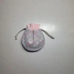 ハンドメイド　まんまる巾着袋ミニ巾着袋 『148』花柄 グレーとピンクミニポーチ