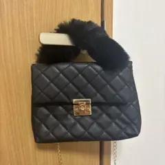 黒のショルダーバッグ