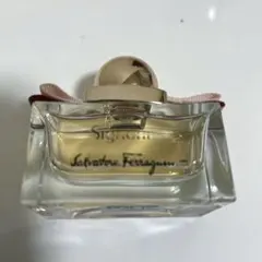 Salvatore Ferragamo Signorina 香水のサムネイル