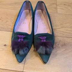 緑色スエードファー付きリボンパンプス