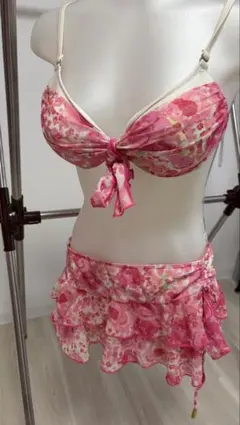 ピンキー＆ダイアン　ピンク　花柄ビキニ セパレート水着 フリルスカート付き9号のサムネイル