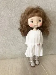 【ミディモンストサイズ 】　シンプルギャザーワンピ　白　ブライスアウトフィット