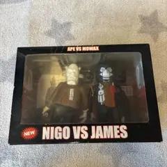 APE VS MOWAX NIGO VS JAMES フィギュアのサムネイル
