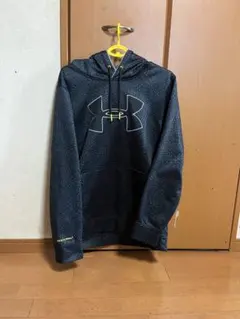 Under Armour フード付きパーカー