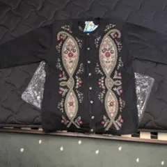 黒の刺繍カーディガン